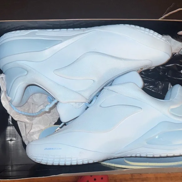 Men Shai. Converse. Light Blue Sneakers. Sz 11.5 - Picture 1 of 2